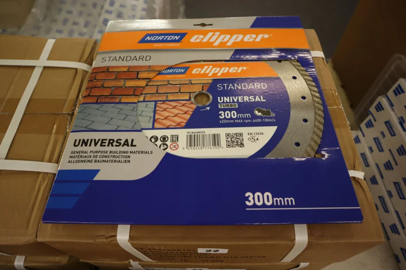 W & H Peacock - Saw Cutting Discs, Sandpaper and Accessories at Online Auction - Auction Image 2
