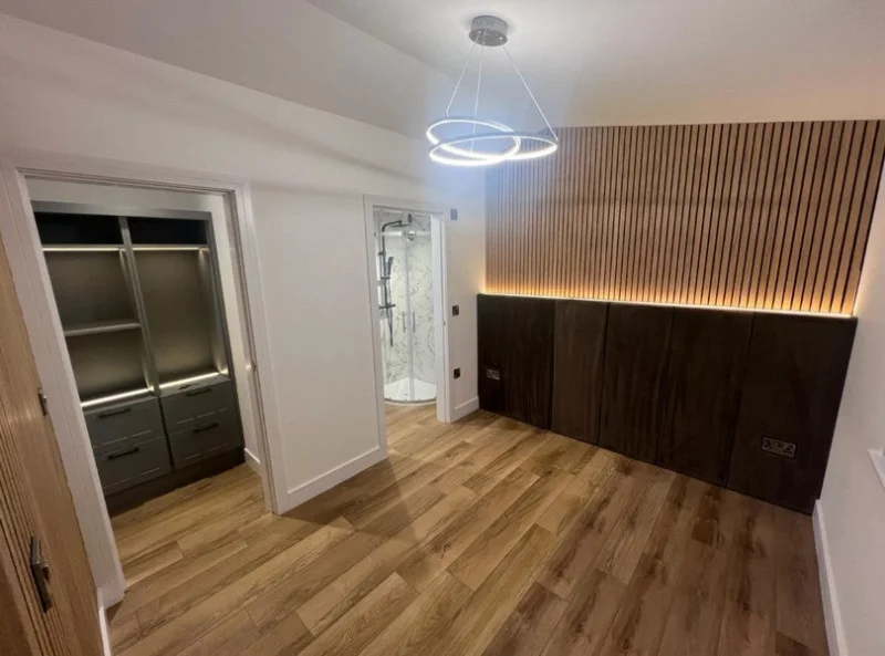BPI Auctions - New Ex-Showroom 40 x 14 ft Luxury Glamping Pod / Lodge, Kitchen/Lounge, 2 Bedrooms & 2 Bathrooms Auction - Auction Image 3