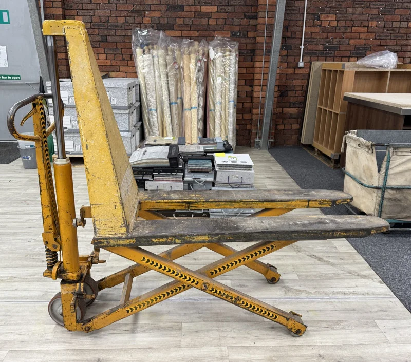 Pinder Asset Solutions Ltd - Retirement Auction of a Soft Furnishings Retailer, 1000s of Meters Fabric Stocks, Making Up Eq & Tables, Display Units, Handling, Accessories - Auction Image 3