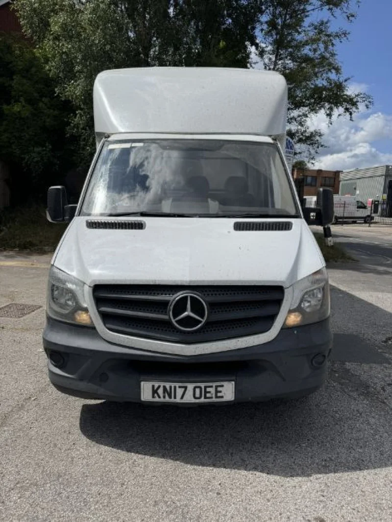 JPS Chartered Surveyors - Vehicle Auction - Mercedes-Bena Luton and Vauxhall Vivaro Van - Auction Image 3