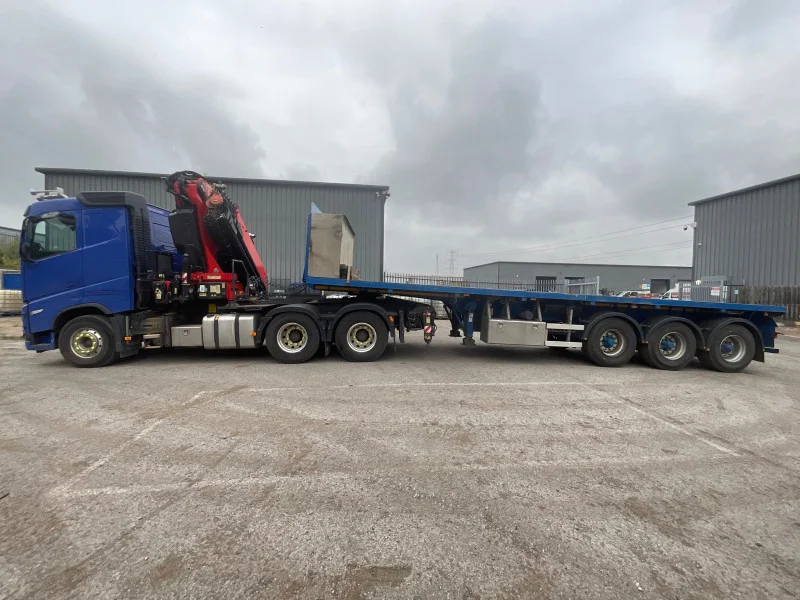 BPI Auctions - 2021 Volvo FH Tractor Unit with Fassi Crane & 32ft Flatbed Trailer & 2019 Volvo FM 62 TR Flat Bed Lorry with Fassi Crane Auction - Auction Image 2