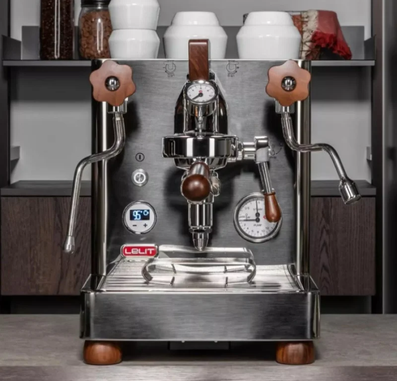 In2Corporate Ltd - Online Auction of Luxury Homewares inc. Le Creuset, Kitchenaid, La Marzocco and More - Auction Image 5
