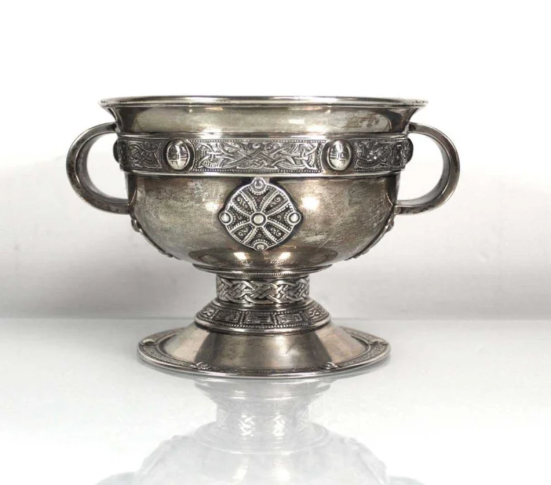 W & H Peacock - Antique Furniture, Collectors’ Items, Selected Toys, Jewellery & Watches Auction - Auction Image 7