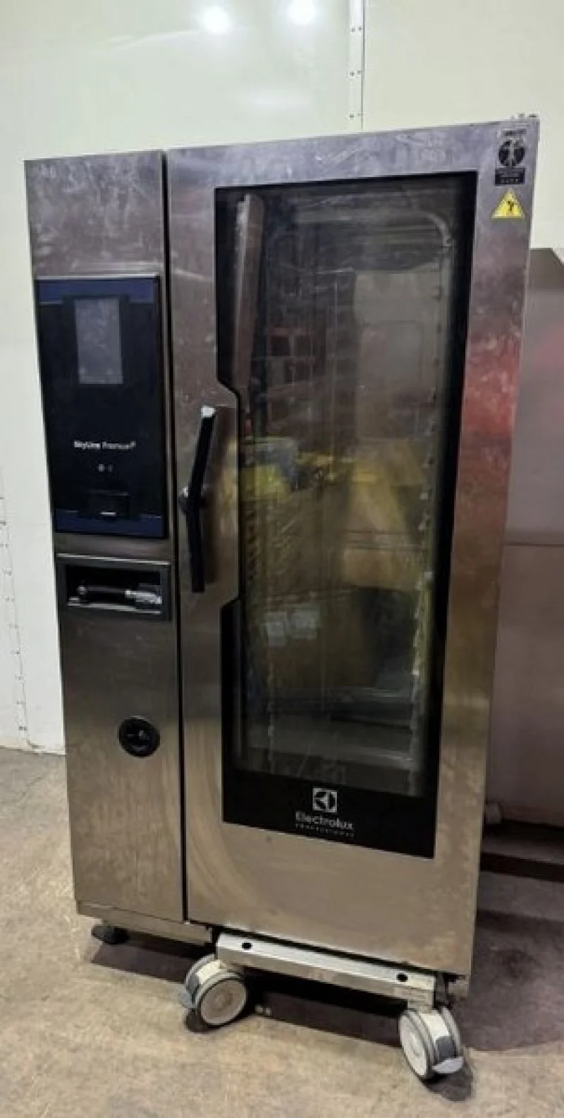 JPS Chartered Surveyors - Commercial Catering Auction featuring Combi Oven, Standing Upright Fridges, Preparation Counters, Freestanding Fryers & More - Auction Image 5