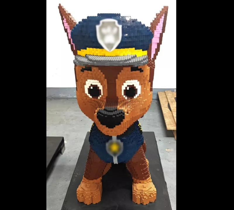 In2Corporate Ltd - Large Scale Plastic Building Brick Sculptures of Cartoon Style Puppies Auction - Auction Image 4