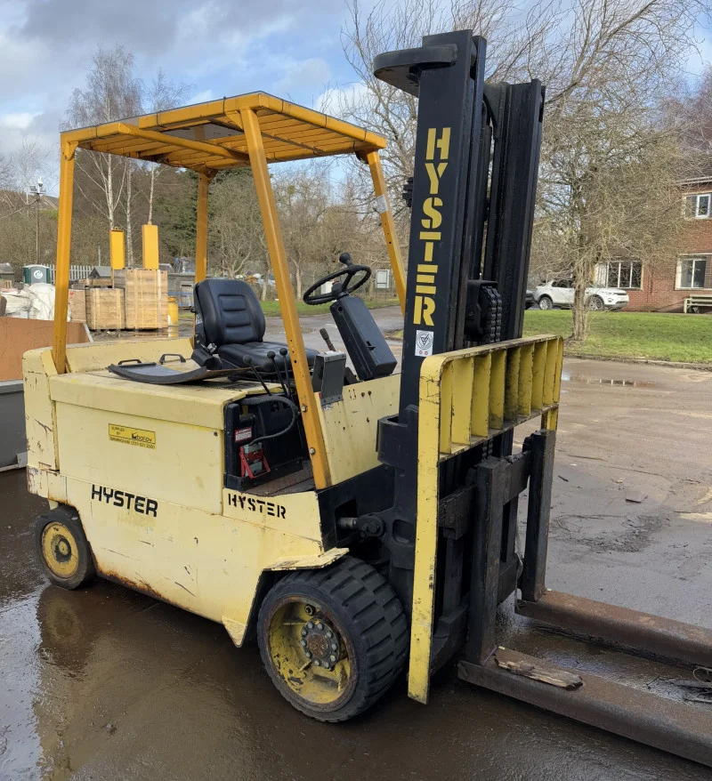 Pinder Asset Solutions Ltd - 9 Electric Forklift and Reach Trucks 1.5t to 5.5t, CAT TH82 Telehandler, Pallet Trucks, Tipping Skips, Bunded Drum Stores, Le Fort Shear all at Auction - Auction Image 1