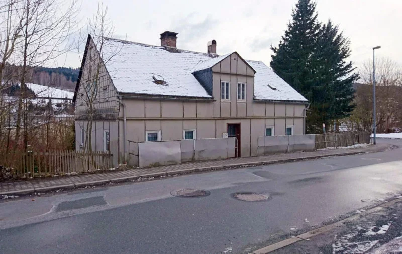 Asset Auctions Ltd - Auction of Single-family home or holiday home for sale in Klingenthal Vogtland, Germany (Major Ski resort). This is a large property with a large garden and a garage - Auction Image 1