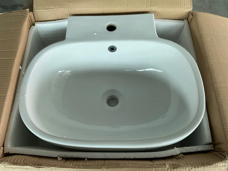 BPI Auctions - Contents of UK Modular Construction Company Auction to inc: Heat Detector Alarms, Electric Towel Rails, Baths, LED Downlighters, Smoke Alarms & More - Auction Image 3