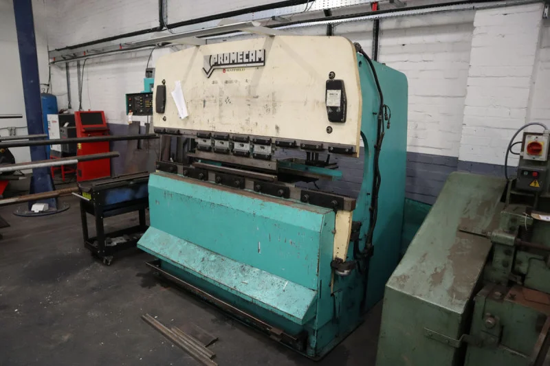 W & H Peacock - CNC Machining Centres, Metal Fabrication & Other Equipment and Nissan MPV Auction - Auction Image 1