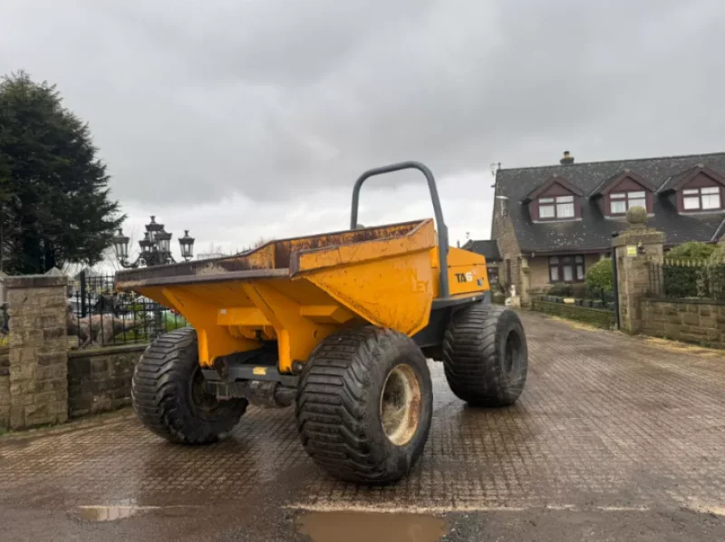 Universal Auctions Group Ltd - Major Clearance Auction, Over 700 lots: Ex-Fleet Vehicles, Agri & Farm, Heavy Plant, Machinery, HGVs & Much More - Auction Image 8