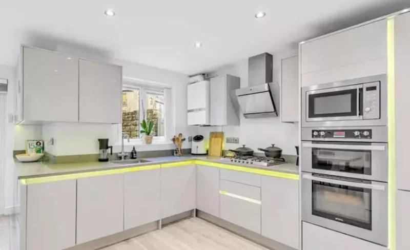 In2Corporate Ltd - GENERAL AUCTION - Fitted Kitchen, Gym Equipment, Luxury Homewares, Designer Furniture, Industrial Machinery, Office & IT and More - Auction Image 9