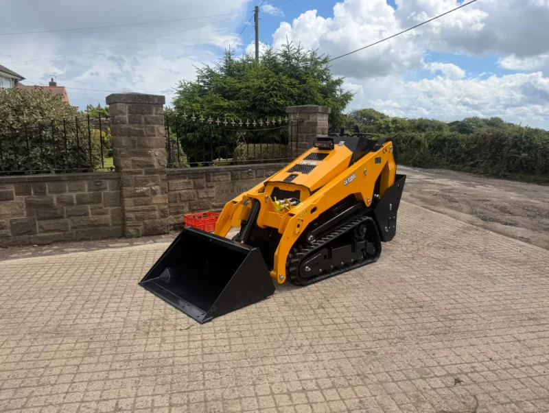 Universal Auctions Group Ltd - Massive Multi-Lot Auction; Ex-Fleet Vans, Agri, Construction & Heavy Plant Machinery And Much More! - Auction Image 3