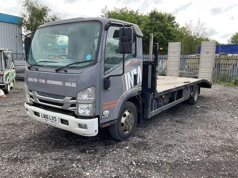 BPI Asset Advisory Ltd - 2016 Isuzu Forward N75.150 Euro 6 3.0 Diesel Flat Bed Truck & Tennant Green Machine 636 Ride-On City Hi-Speed Diesel Sweeper - Auction Image 2