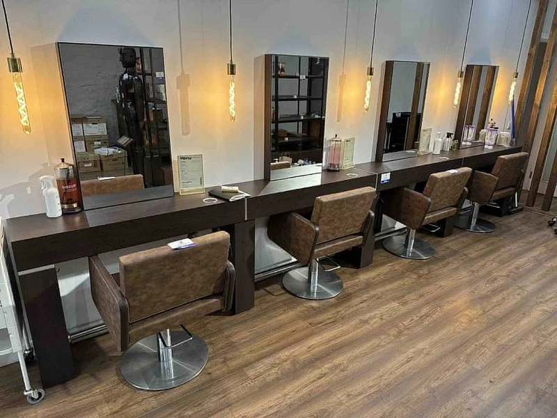 Sweeney Kincaid - Contents of a Hair Salon Auction - Auction Image 1
