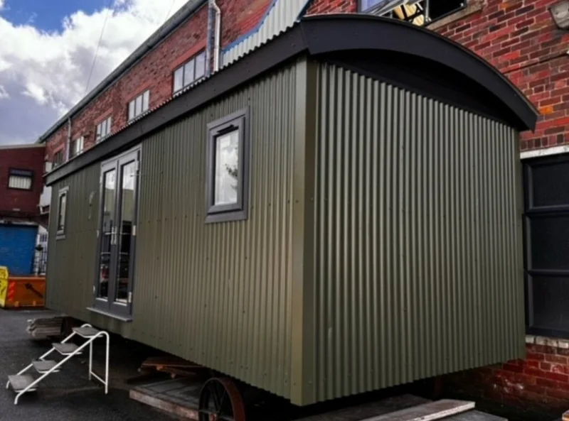BPI Auctions - Large Bespoke Shepherds Hut 7.6m x 2.9m x 3.5m High Auction - Auction Image 2
