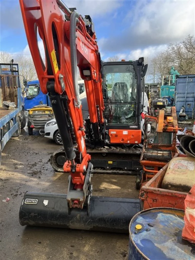 Lambert Smith Hampton - A Range of Contractors Plant, Equipment & Vehicles - Auction Image 3