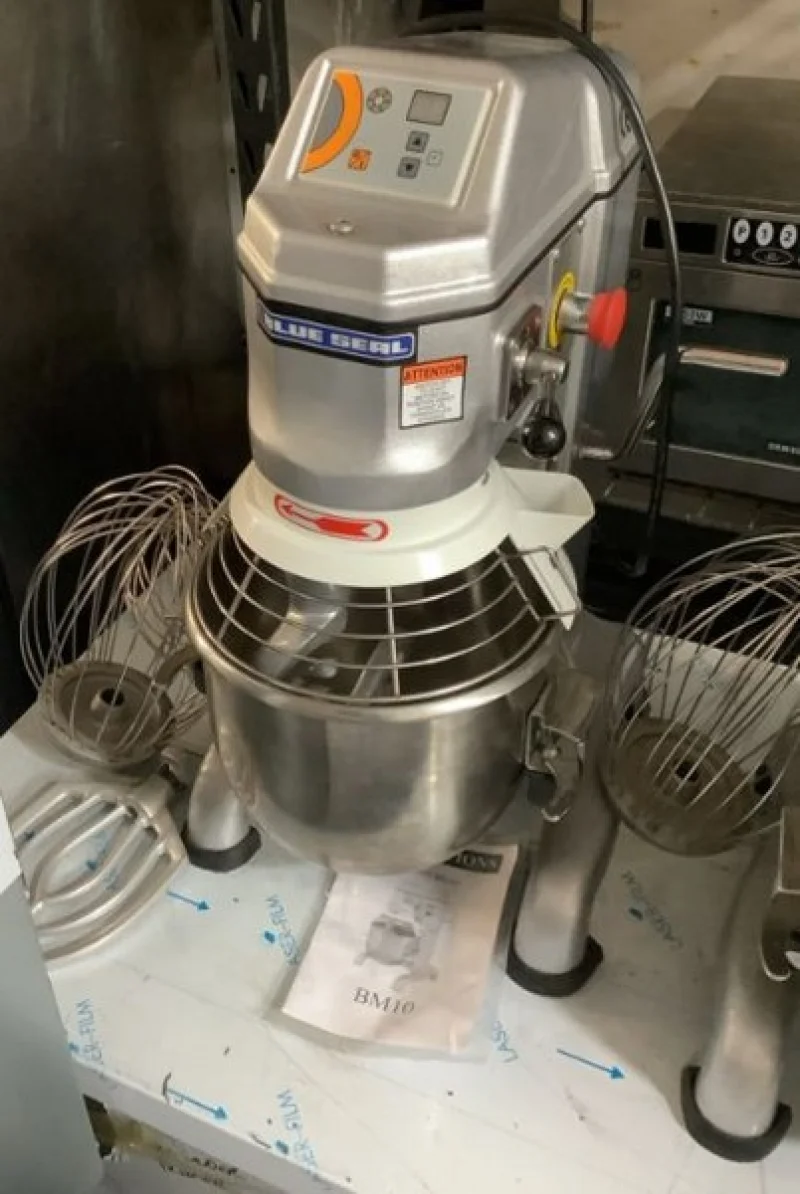 William George - Catering Equipment & Supplies Auction - Includes Fryers, Blenders, Grills, Sinks, Ice Machines and more - Auction Image 3