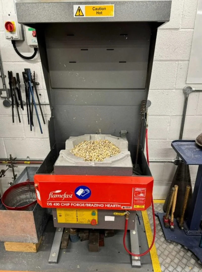 BPI Auctions - Welding Equipment, Blacksmiths Tools, Benches, Glazing Ovens, Vices & more Auction - Auction Image 5