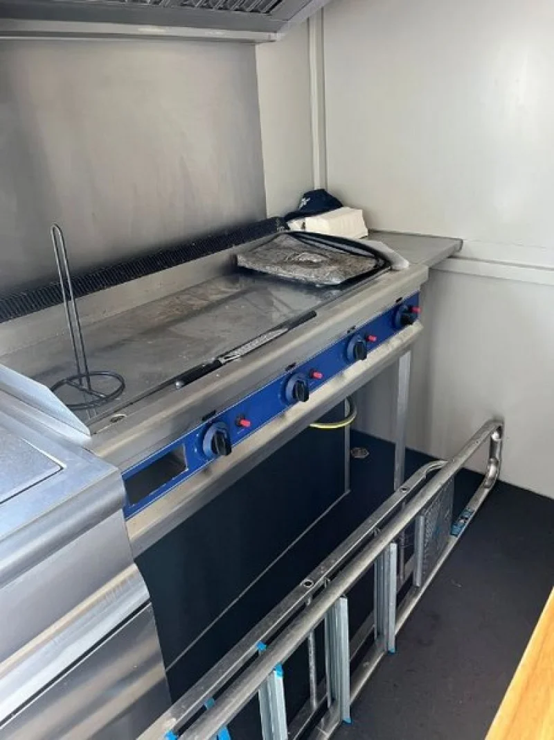 Eddisons - Leeds - Vintage Peugeot J7 Converted Food Truck / Catering Van - Auction Image 6