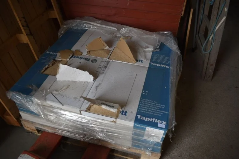 Gilbert Baitson - Stock of New Carpets, Vinyl Flooring (Full and Part Rolls, Carpet Display Racks, Trollies, Samples, Etc. Followed by 500 lots of New and Returned Goods Auction - Auction Image 1