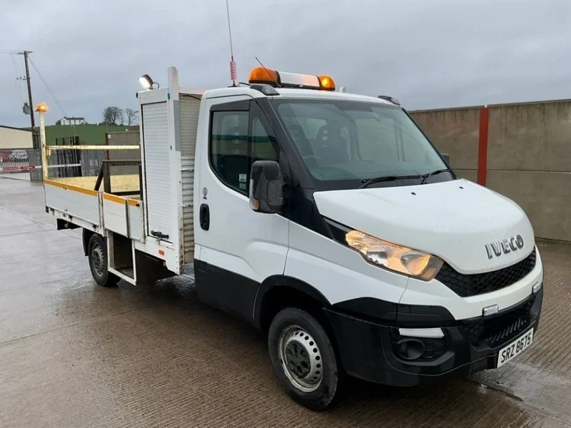 Mid Ulster Auctions Ltd - Vans, Cars & HGV's to include Mercedes, Volkswagen, Ford, Iveco, Kia, Jaguar, Audi & More - Auction Image 3
