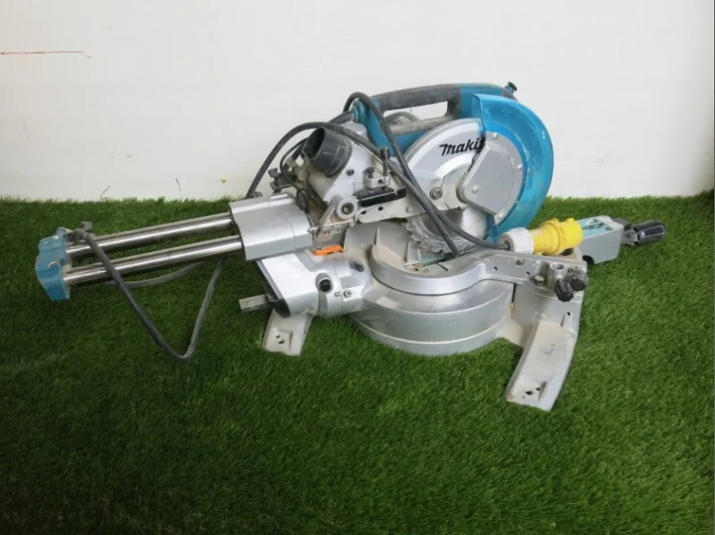 G J Wisdom & Co - Collective Auction of Catering, Vans, Tooling with Commercial Vans & Building Maintenance Assets, Contents of 4 x Coffee Shop & London Restaurant - Auction Image 7