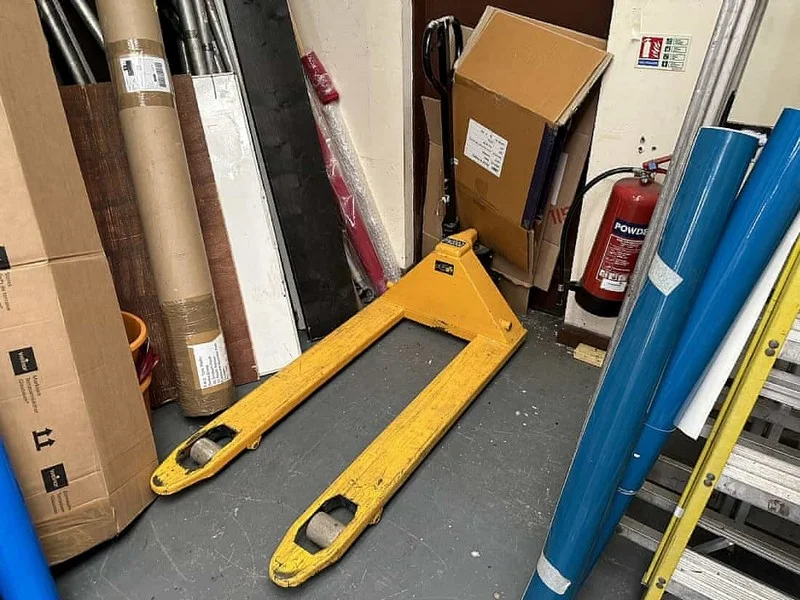 Sweeney Kincaid - Window Film Installers Stock & Equipment Auction - Auction Image 4