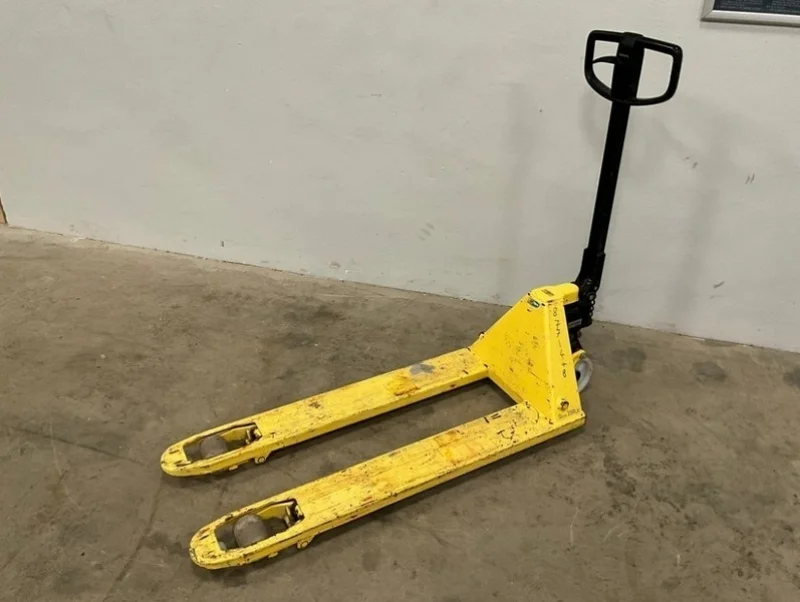 Mid Ulster Auctions Ltd - Tooling Auction to include Manual Folder, Filter Box on Wheels, Mini Mixers, Pallet Trucks & More - Auction Image 5