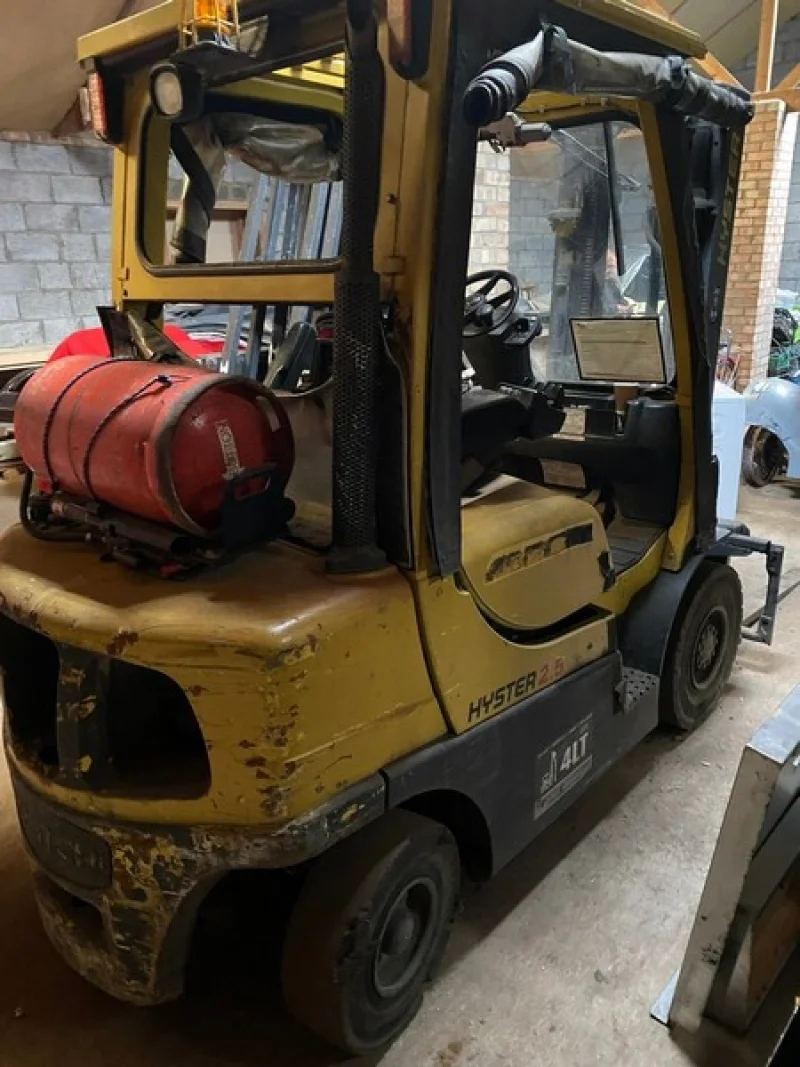 John Pye Auctions - Hyster Forklift, Ice-Cream Carts, Catering Equipment, Tooling, Furniture & More - Auction Image 2