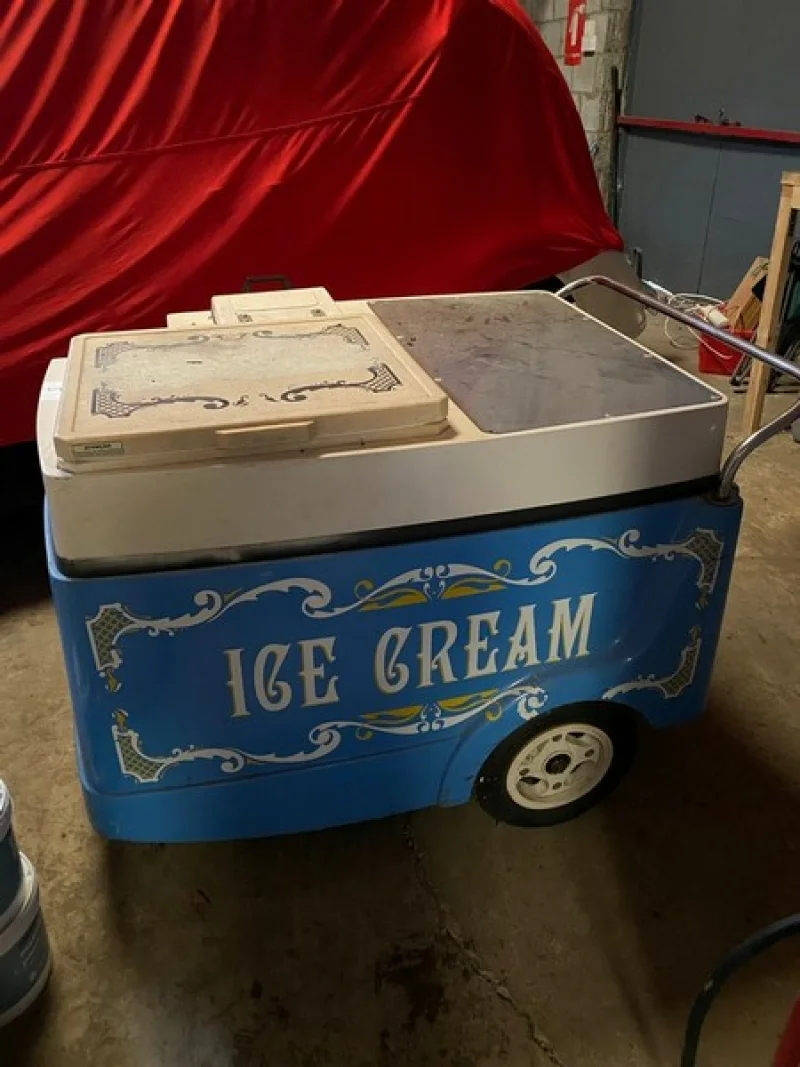 John Pye Auctions - Hyster Forklift, Ice-Cream Carts, Catering Equipment, Tooling, Furniture & More - Auction Image 4