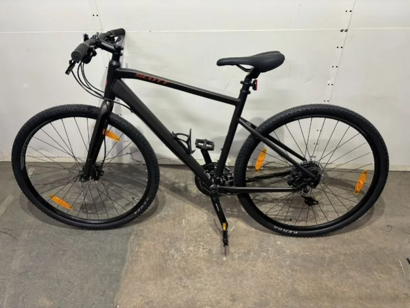 JPS Chartered Surveyors - Contents of a Bicycle and Motorbike Shop - Auction Image 6