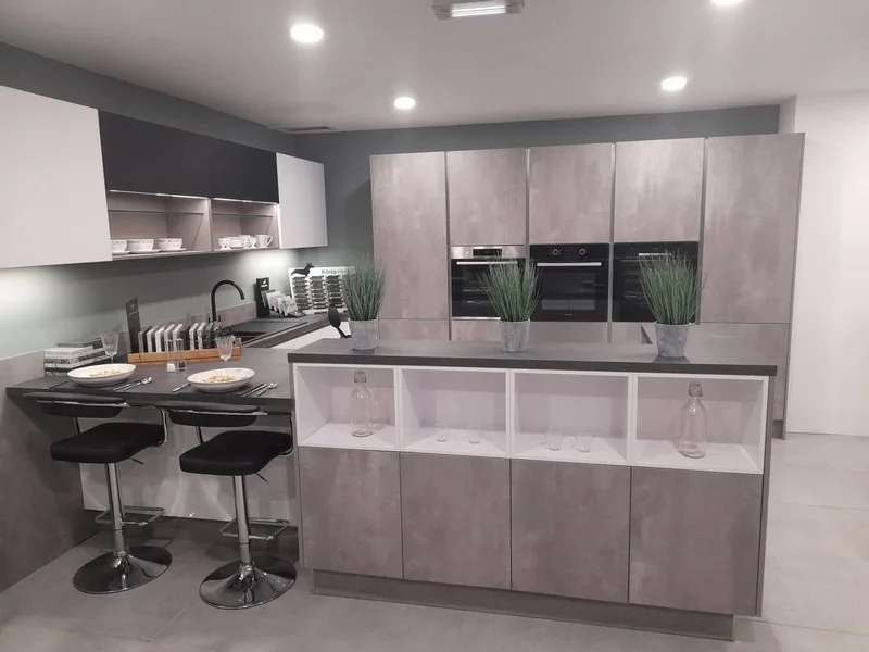 Eddisons - Manchester - The Assets of A Kitchen Showroom Auction - Further lots to include Appliances & Warehouse Equipment - Auction Image 5