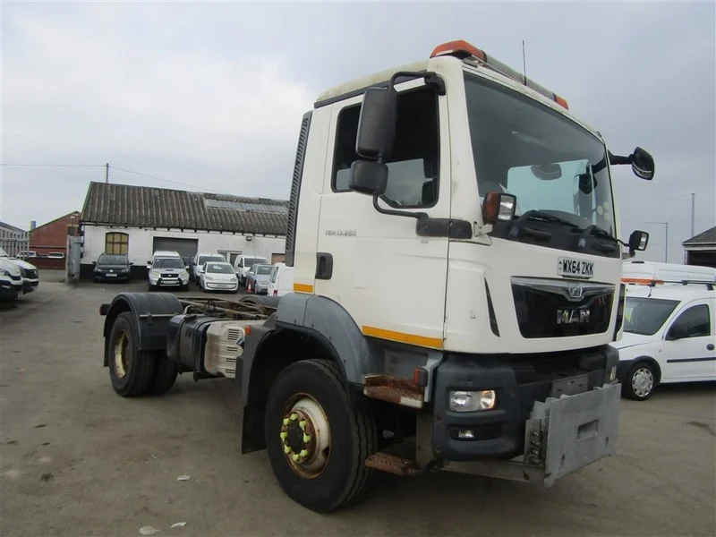 Burnley Auctioneers - Light Commercial, Cars, HGVs, Plant & Machinery & Tools Auction - Auction Image 5