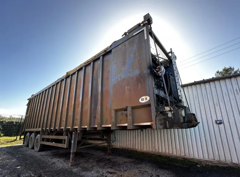 James Armstrong Auctioneers - JCB Waste Spec Teleporters, Walking Floor Trailers, Doppstadt Shredders, Ejector Trailers, Curtainside Trailers & Commercial Vehicles - Auction Image 5
