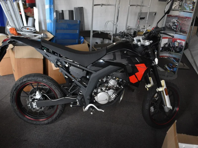 Gilbert Baitson - New and Pre Owned Motorcycle Auction to include Vespa, Honda, Piaggio and More - Auction Image 4