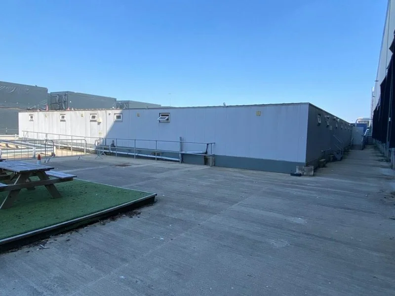 BPI Auctions - 80ft x 121ft 22 Bay Modular Building with Canteen, Toilets, Meeting Rooms, Prayer Room, Cafeteria & Cooking Area - Auction Image 1