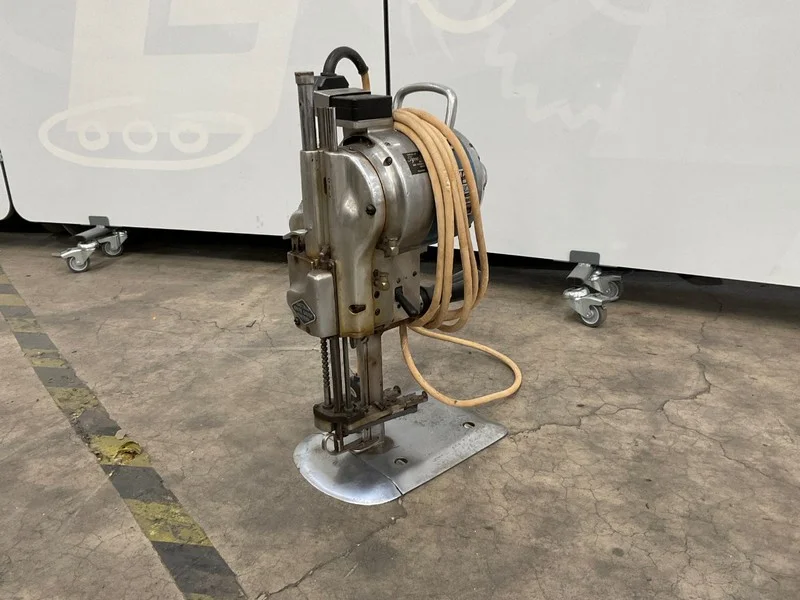 BPI Auctions - Designer Clothing, Sewing Machines & Equipment Auction - Auction Image 5