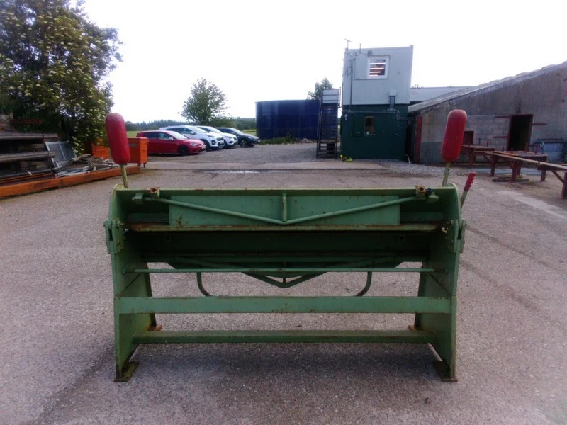 BPI Auctions - Diesel Generators, Metalkraft Motorized Pipe Bender, 1972 Ford Diesel Engine, Welding Equipment & more at Auction - Auction Image 2