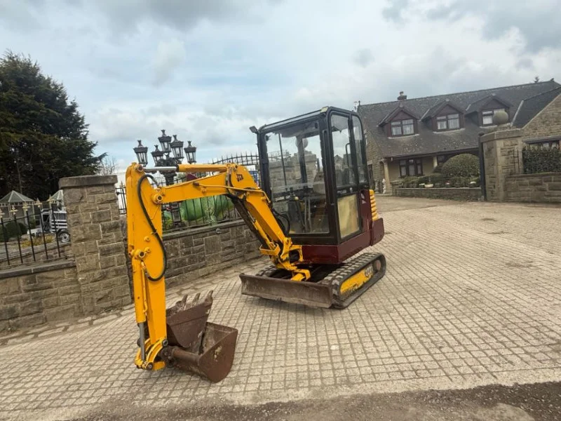 Universal Auctions Group Ltd - New & Pre-Owned Heavy and Light Plant Auction: Excavators, Tractors, Agri, Forklifts, Telehandlers & More - Auction Image 4