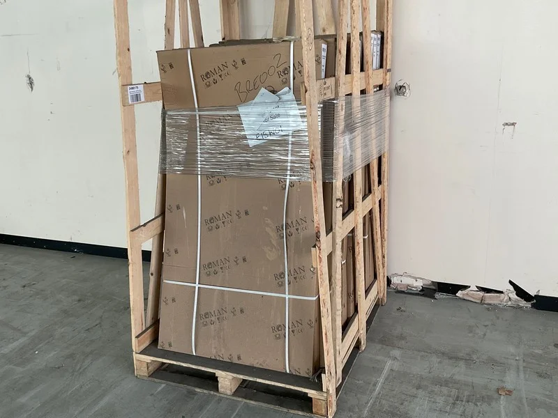 BPI Auctions - Contents of UK Modular Construction Company Auction to inc: Heat Detector Alarms, Electric Towel Rails, Baths, LED Downlighters, Smoke Alarms & More - Auction Image 4