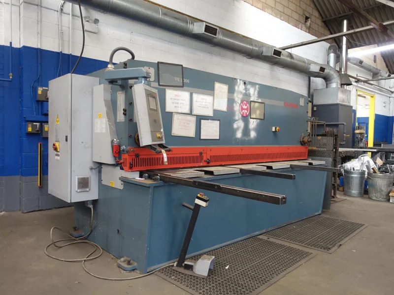 W & H Peacock - Fabrication Machinery, Welders, Cranes, Factory Equipment, Forklifts & Vehicles at Auction - Auction Image 7