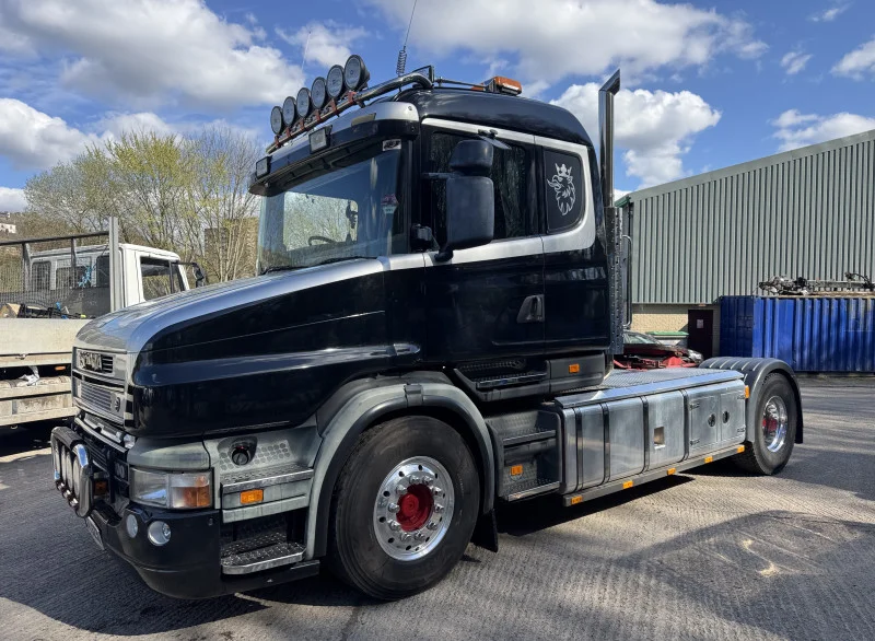 Pinder Asset Solutions Ltd - Probate Disposal Scania T-Cab Tractor Unit, Toyota Landcruiser V8; Garage, Groundcare & Lifting Equipment, Linde H30D Forklift, Golf Buggy at Auction - Auction Image 1