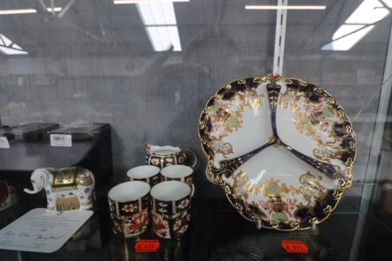 Lithgow Sons & Partners - Collectables, Curio, Antique & Contemporary Furniture at Auction - Auction Image 2